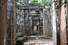 Banteay Kdei - endless doors