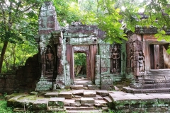 Banteay Kdei - red wing