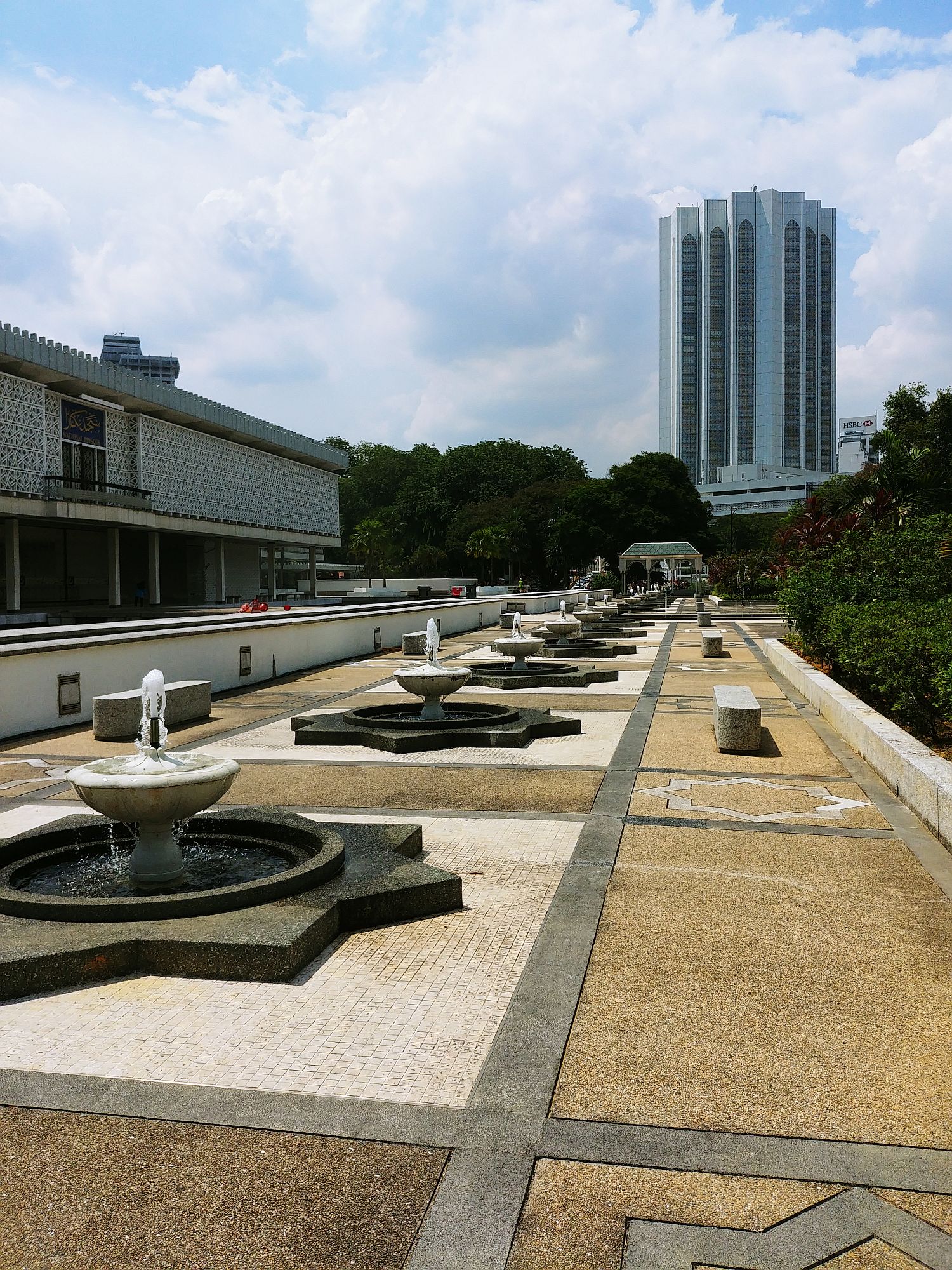 KL - National Mosque - Fountains