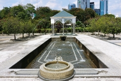 KL - National Mosque - Fountains and bassin