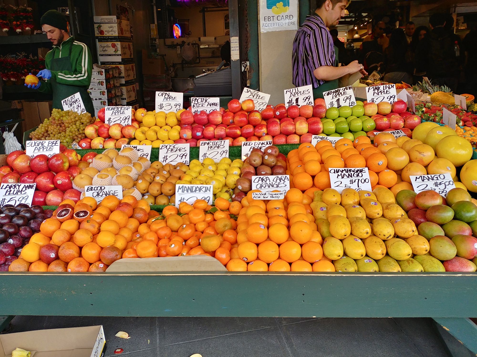 Pike Place Market - 01 - Fruit stall