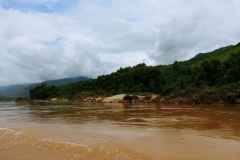 Slow boat Mekong - riverbank1