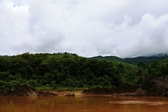 Slow boat Mekong - riverbank2