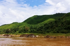 Slow boat Mekong - riverbank3