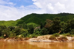 Slow boat Mekong - riverbank4