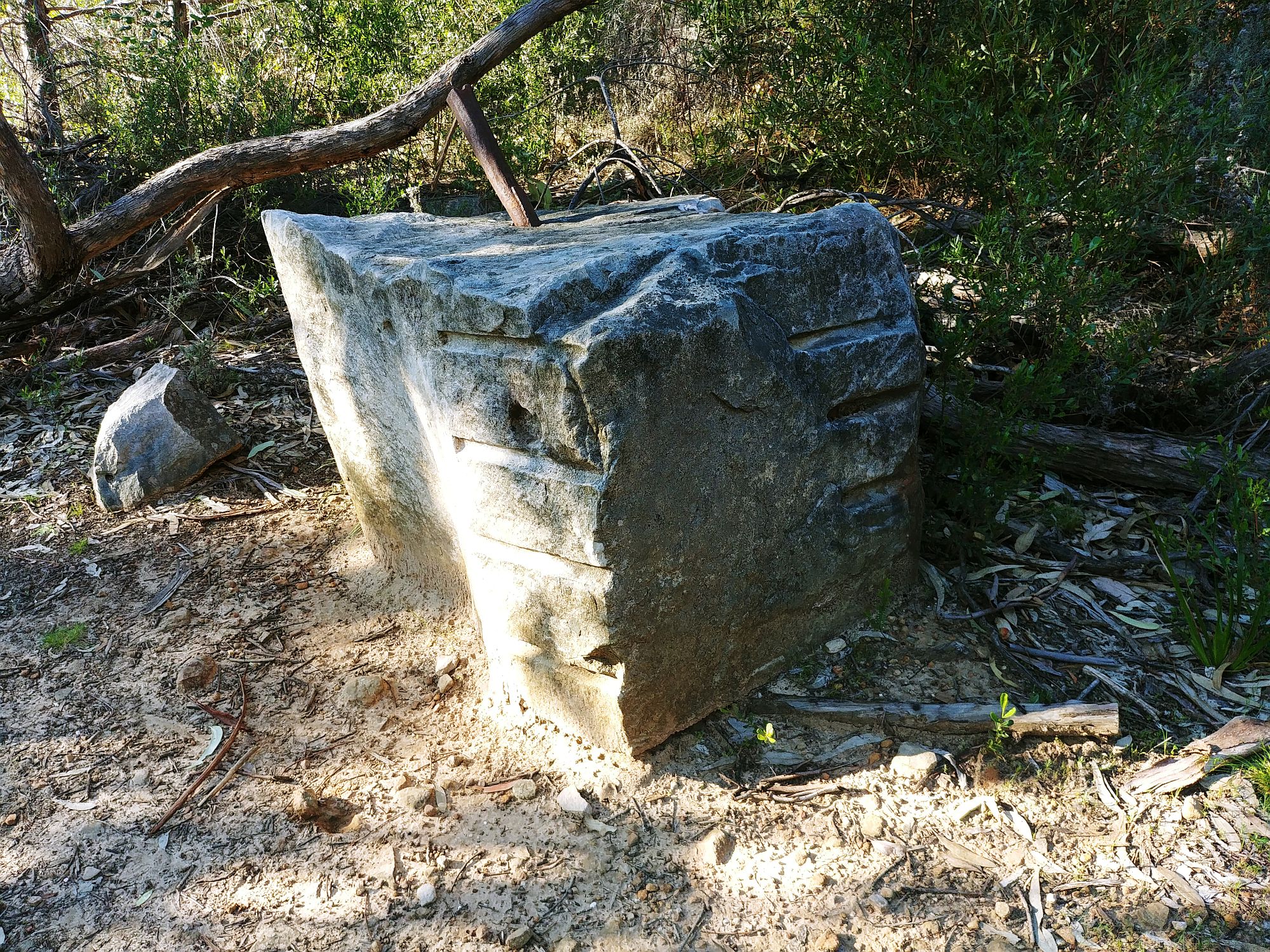 The Grampians - Heatherlie Quarry - 11 - Stone with marks of feathering