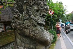 Ubud - Temple statue