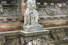 Ubud - temple statue