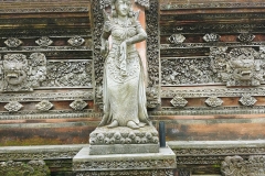 Ubud - temple statue2