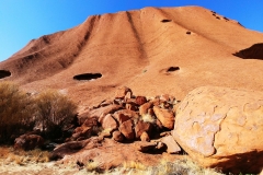 Uluru - Fallen rocks