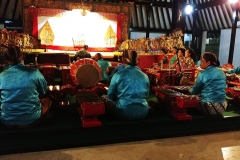 Yogyakarta - Puppet show - Gamelan with players