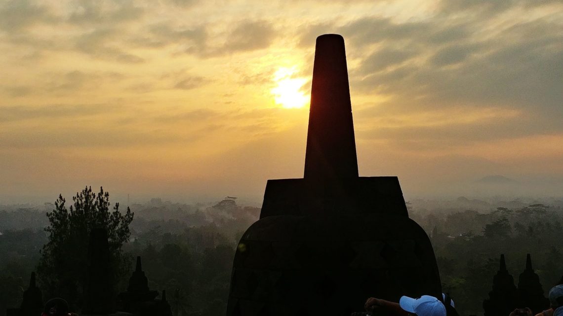 Borobudur – Waiting for the sunrise