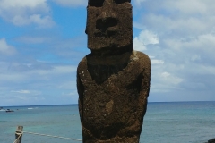 Hanga Roa - Moai in the harbour